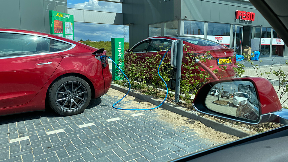 Drie rode Model 3's Drie rode Model 3's