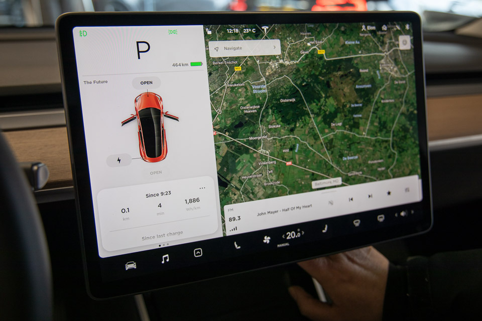 Tesla Model 3 in Eindhoven - scherm Tesla Model 3 in Eindhoven - scherm