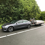 Op vakantie met de Model 3 en een vouwwagen